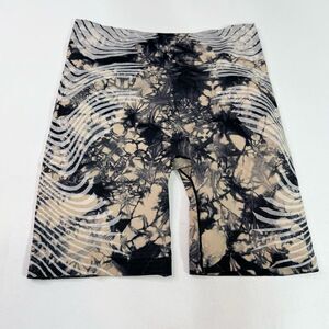 Athleta Shorts Womens Large Activate Motivate Seamless Cream Black  High Rise